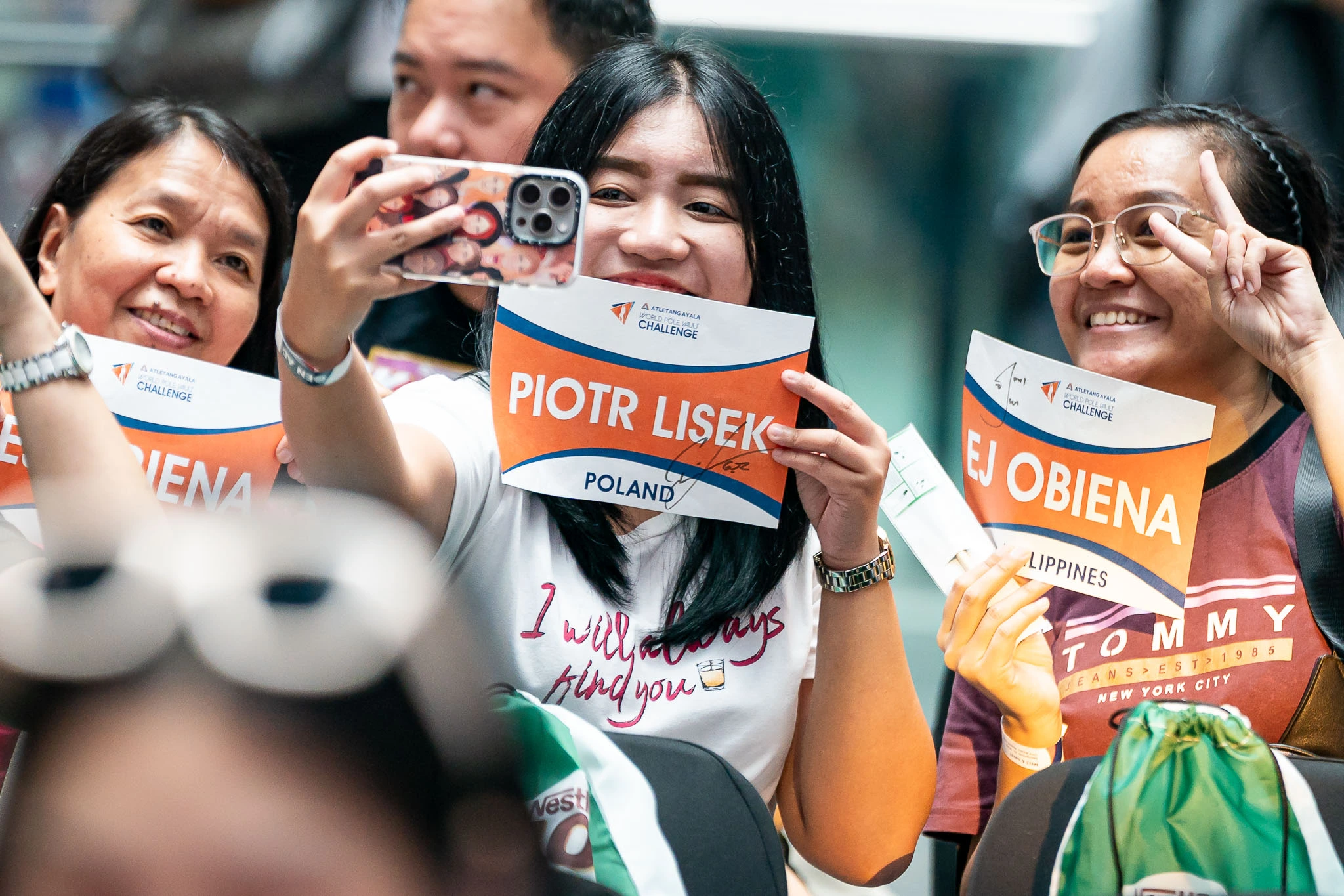 Fans at the Atletang Ayala World Pole Vault Challenge