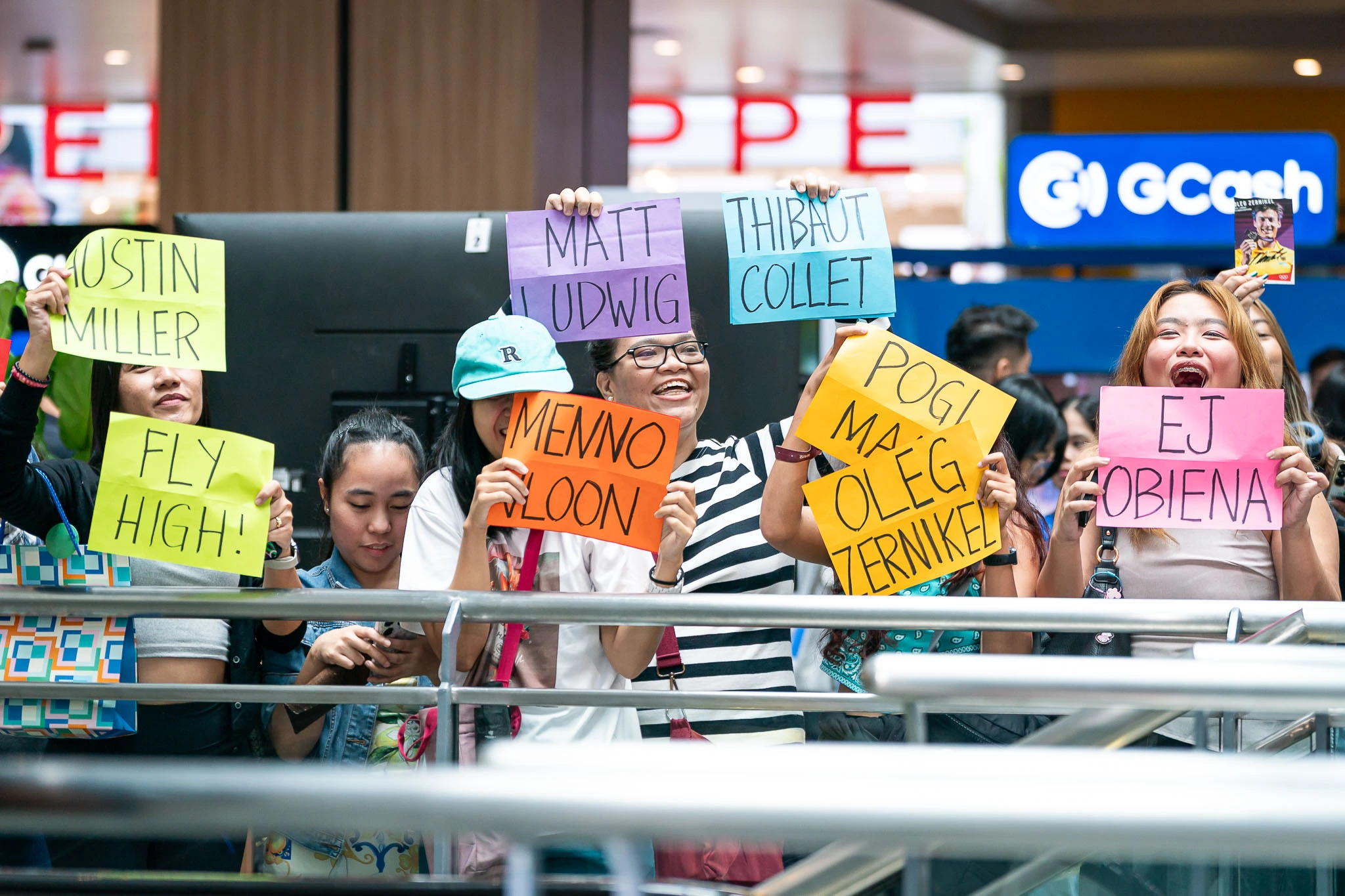 Fans at the Atletang Ayala World Pole Vault Challenge